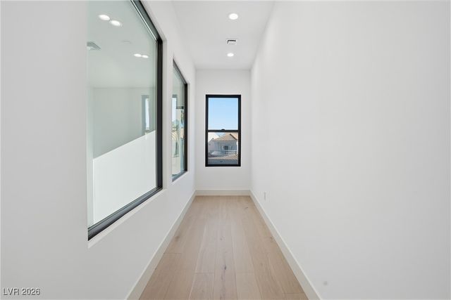 2824 Queens Courtyard Drive, Las Vegas, NV 89109