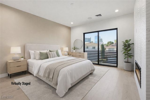 2824 Queens Courtyard Drive, Las Vegas, NV 89109