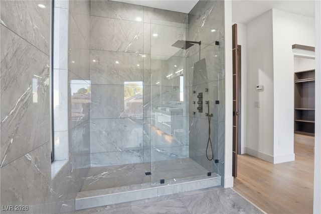 2824 Queens Courtyard Drive, Las Vegas, NV 89109