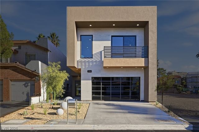 2824 Queens Courtyard Drive, Las Vegas, NV 89109