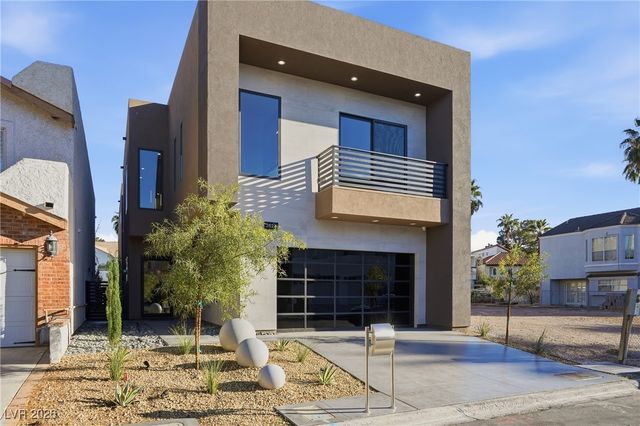 2824 Queens Courtyard Drive, Las Vegas, NV 89109