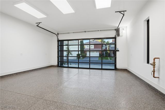 2824 Queens Courtyard Drive, Las Vegas, NV 89109