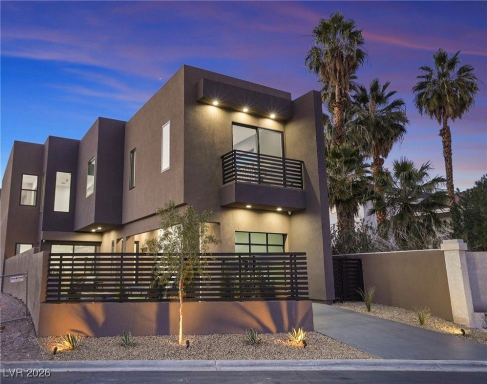 2824 Queens Courtyard Drive, Las Vegas, NV 89109