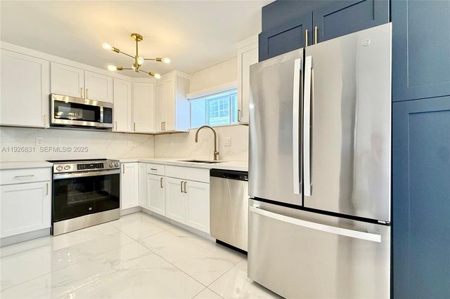 4122 Collins Ave 2B, Miami Beach, FL 33140