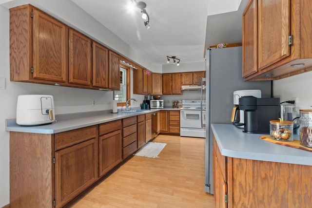 96 UNIVERSITY DRIVE, Fond Du Lac, WI 54935