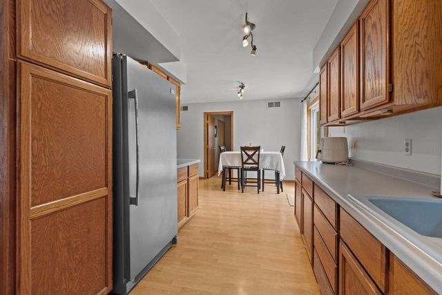 96 UNIVERSITY DRIVE, Fond Du Lac, WI 54935