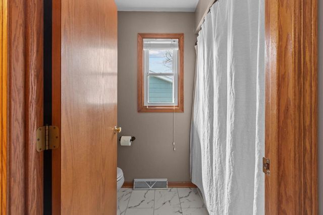 96 UNIVERSITY DRIVE, Fond Du Lac, WI 54935