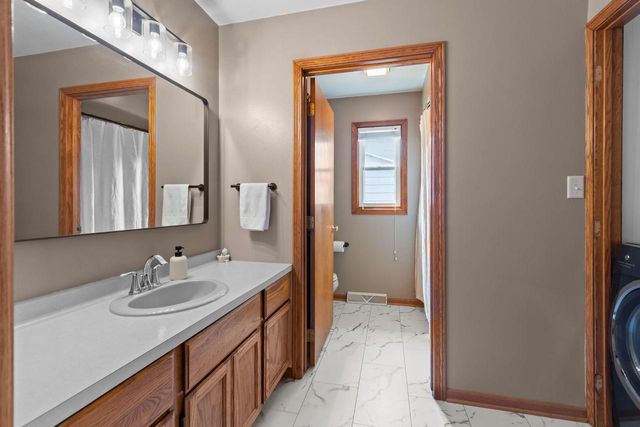 96 UNIVERSITY DRIVE, Fond Du Lac, WI 54935
