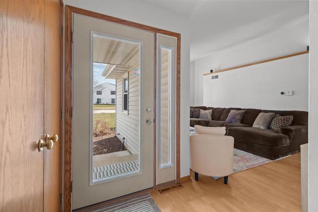 96 UNIVERSITY DRIVE, Fond Du Lac, WI 54935