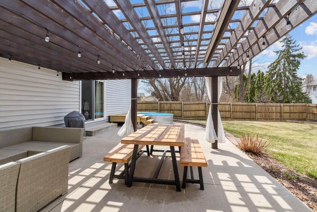 96 UNIVERSITY DRIVE, Fond Du Lac, WI 54935