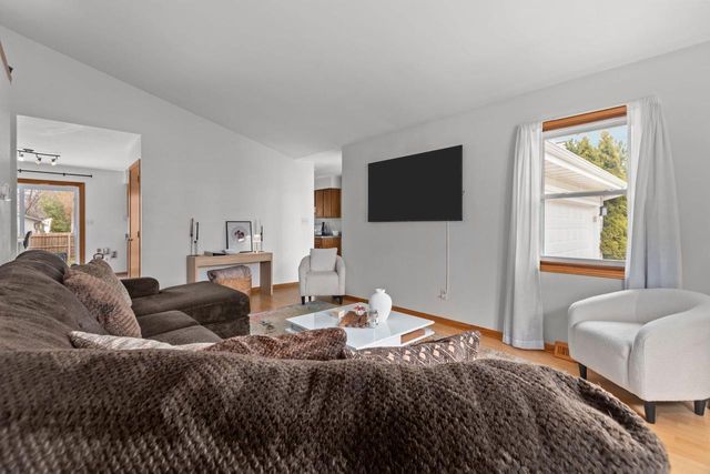 96 UNIVERSITY DRIVE, Fond Du Lac, WI 54935