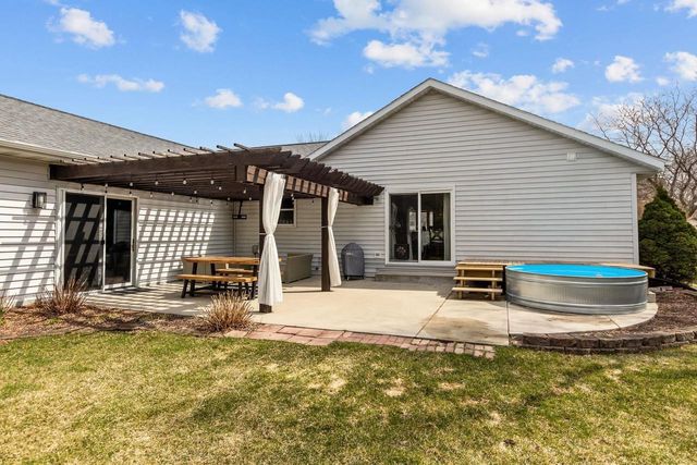 96 UNIVERSITY DRIVE, Fond Du Lac, WI 54935