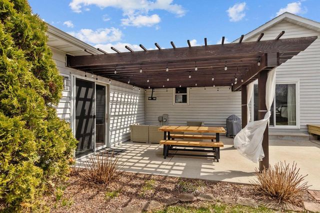 96 UNIVERSITY DRIVE, Fond Du Lac, WI 54935