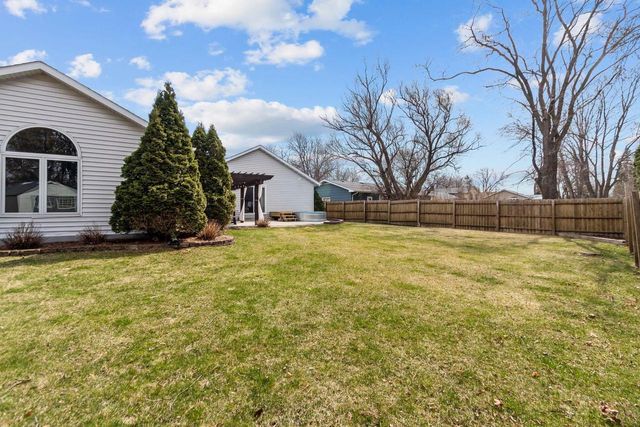 96 UNIVERSITY DRIVE, Fond Du Lac, WI 54935