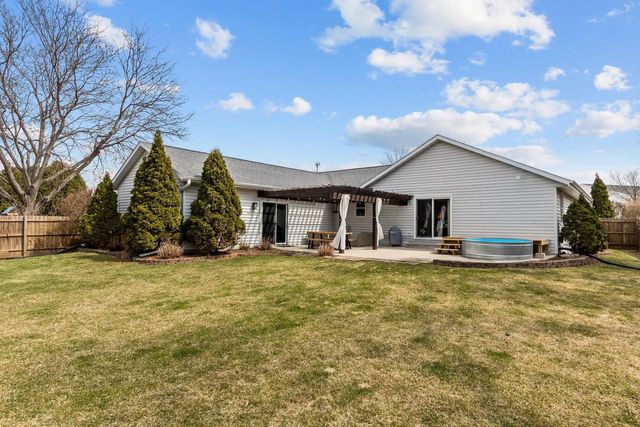 96 UNIVERSITY DRIVE, Fond Du Lac, WI 54935