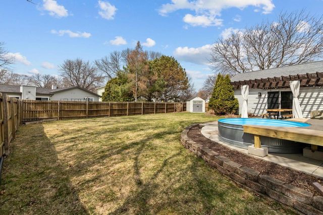 96 UNIVERSITY DRIVE, Fond Du Lac, WI 54935