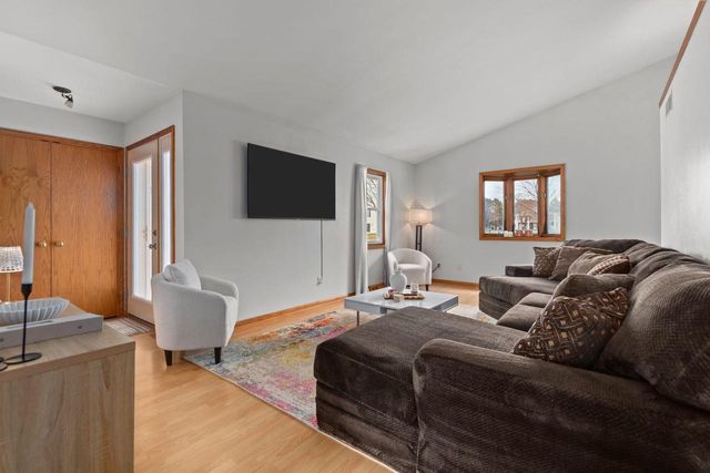 96 UNIVERSITY DRIVE, Fond Du Lac, WI 54935