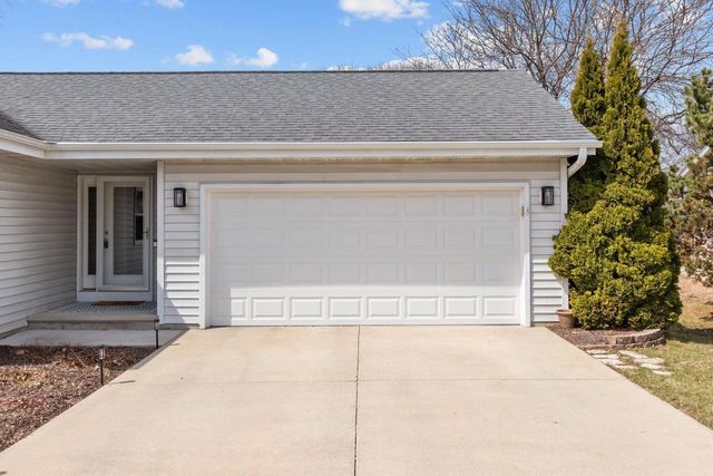 96 UNIVERSITY DRIVE, Fond Du Lac, WI 54935