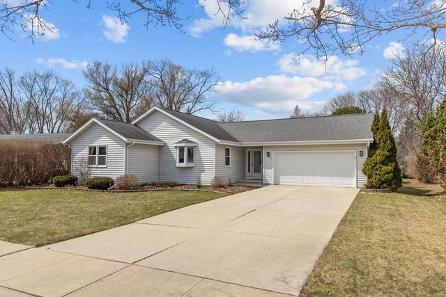 96 UNIVERSITY DRIVE, Fond Du Lac, WI 54935