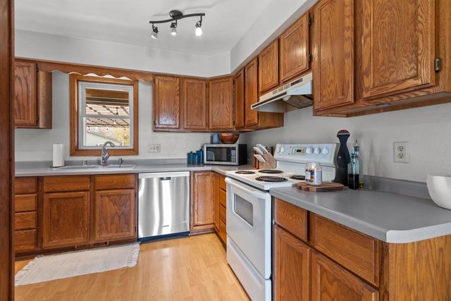 96 UNIVERSITY DRIVE, Fond Du Lac, WI 54935