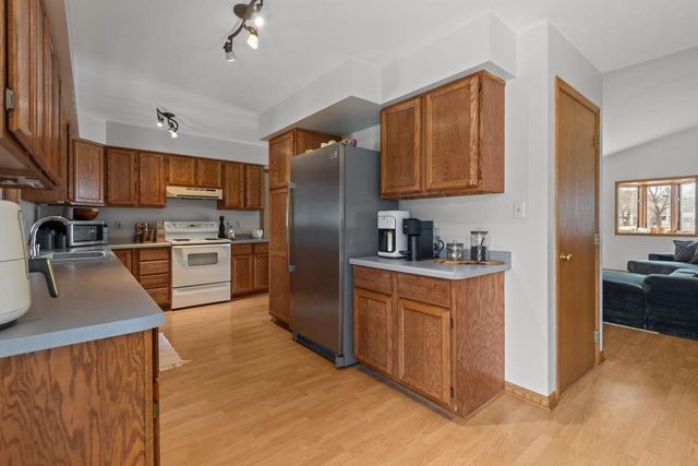96 UNIVERSITY DRIVE, Fond Du Lac, WI 54935