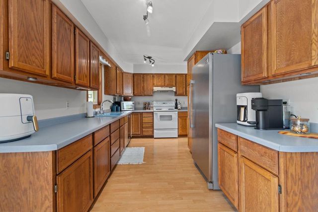 96 UNIVERSITY DRIVE, Fond Du Lac, WI 54935