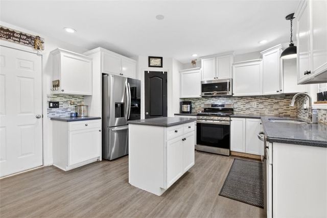 2013 Forsyth Park Lane, Hoschton, GA 30548