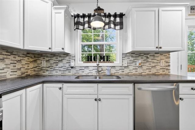 2013 Forsyth Park Lane, Hoschton, GA 30548