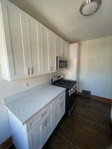 115 Myrtle Avenue 2F, Elmhurst, IL 60126