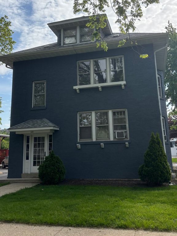 115 Myrtle Avenue 2F, Elmhurst, IL 60126