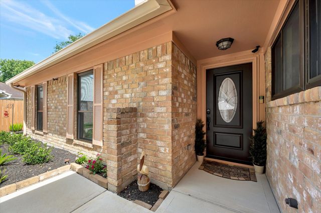 16023 Mill Point Drive, Houston, TX 77059