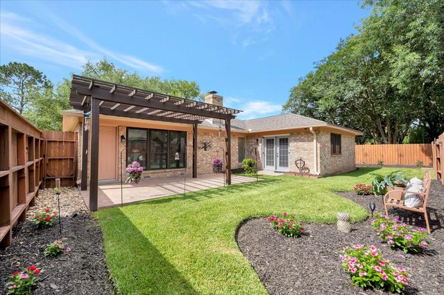 16023 Mill Point Drive, Houston, TX 77059