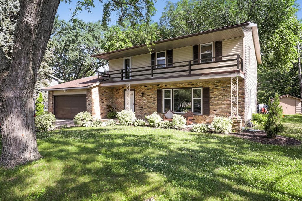 2340 Skyline Drive, Bloomington, MN 55425