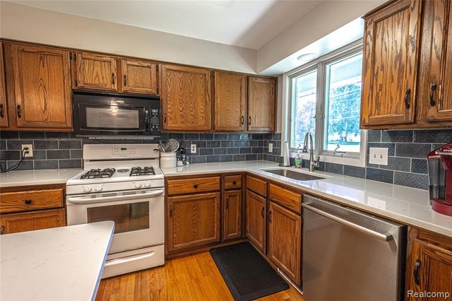 3241 Simpson Road, Fort Gratiot, MI 48059
