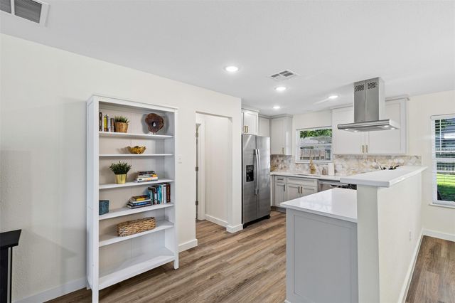 1802 Vallejo ST, Austin, TX 78757