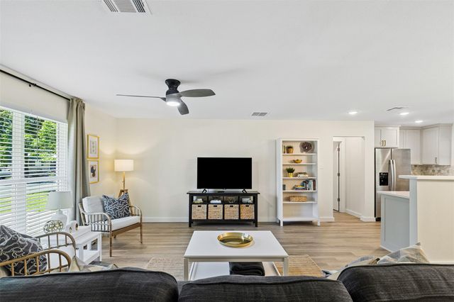1802 Vallejo ST, Austin, TX 78757