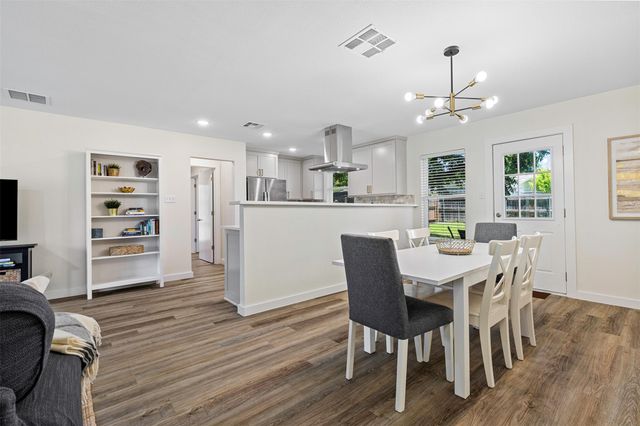1802 Vallejo ST, Austin, TX 78757