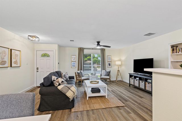 1802 Vallejo ST, Austin, TX 78757