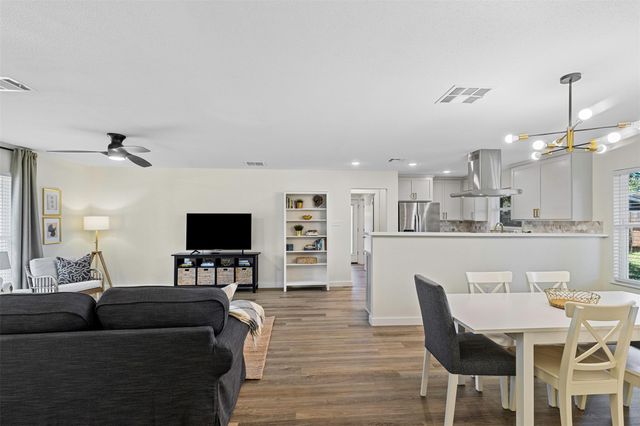 1802 Vallejo ST, Austin, TX 78757