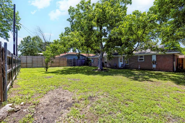 1802 Vallejo ST, Austin, TX 78757