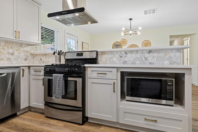 1802 Vallejo ST, Austin, TX 78757