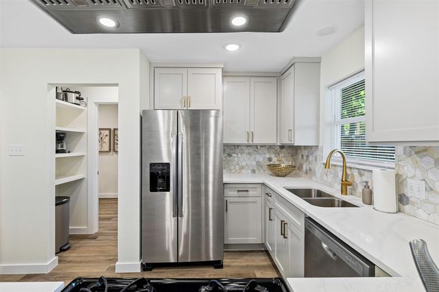 1802 Vallejo ST, Austin, TX 78757