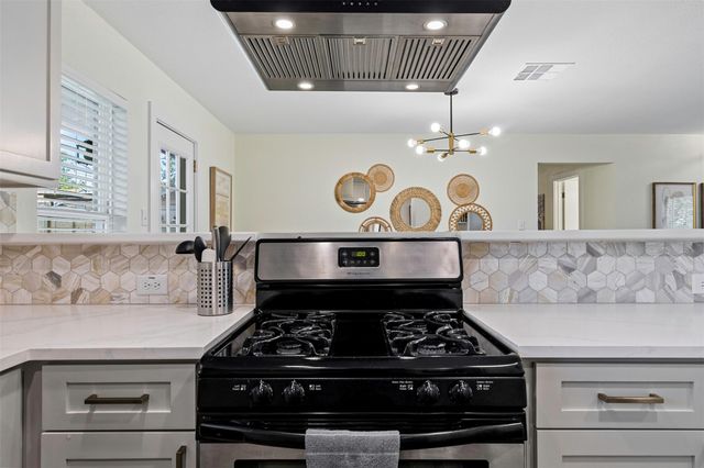1802 Vallejo ST, Austin, TX 78757