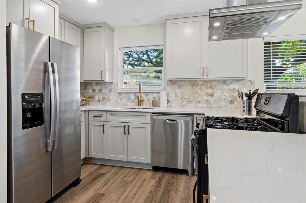 1802 Vallejo ST, Austin, TX 78757