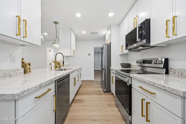 3223 W IRONWOOD Drive, Phoenix, AZ 85051