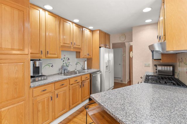 46 39th Street, Islip, NY 11751