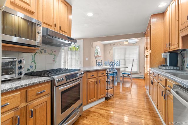 46 39th Street, Islip, NY 11751