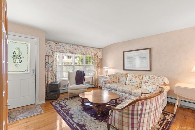 46 39th Street, Islip, NY 11751