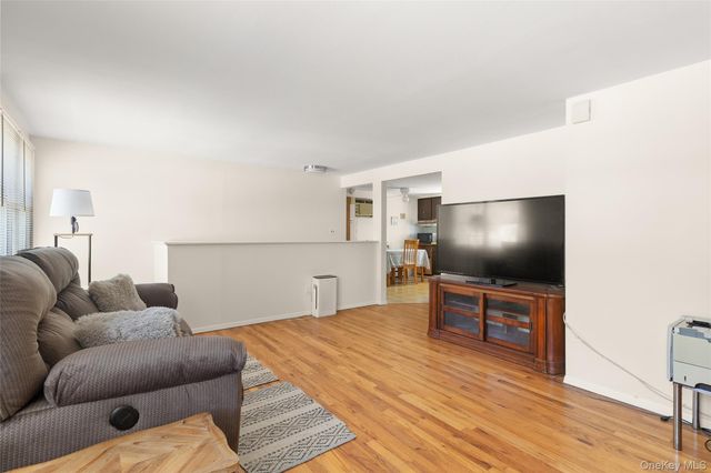 46 39th Street, Islip, NY 11751