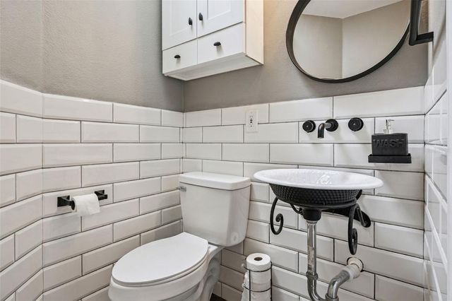 312 WATERWOOD DRIVE, Yalaha, FL 34797